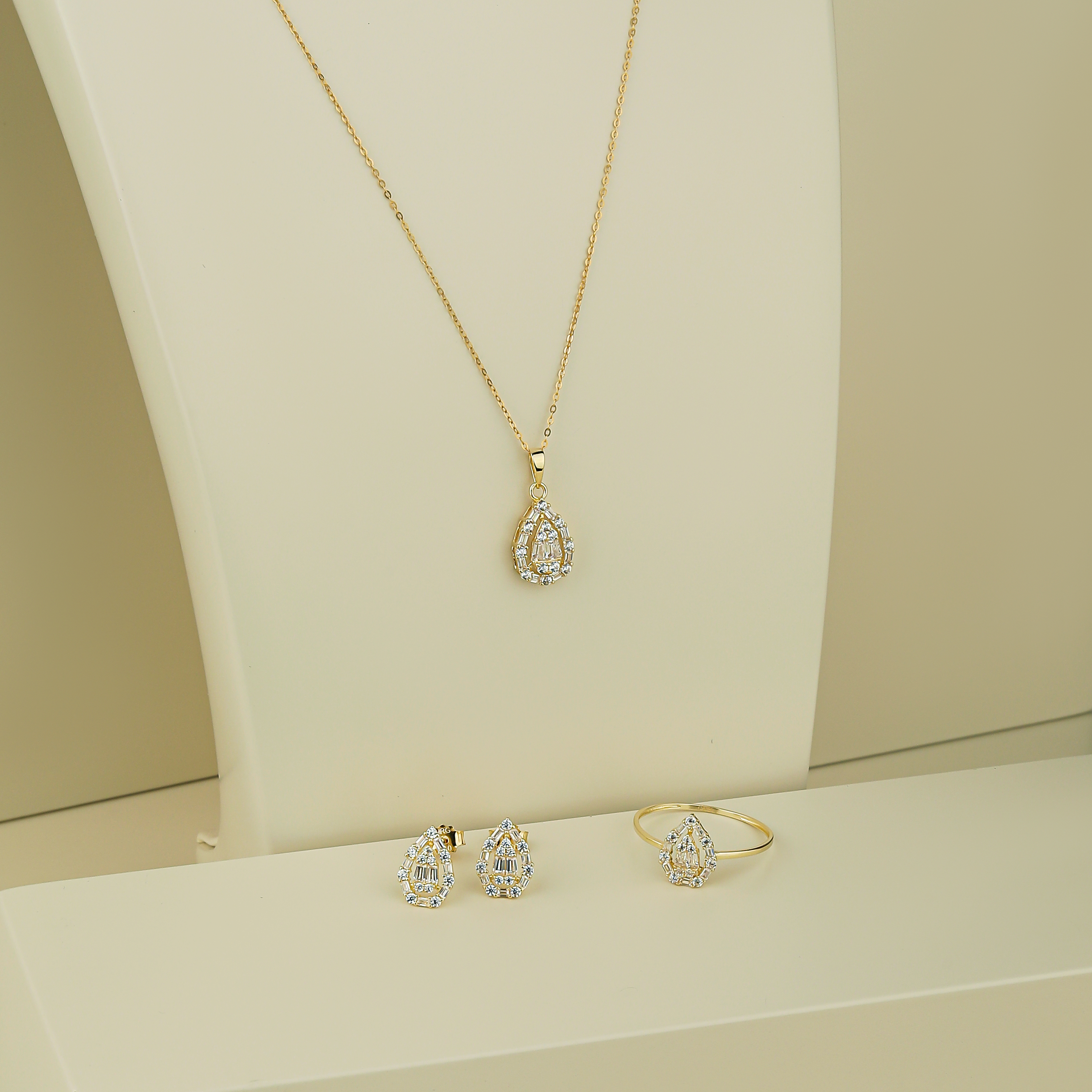 18 karat gold set, Turkish made - (H-0575)